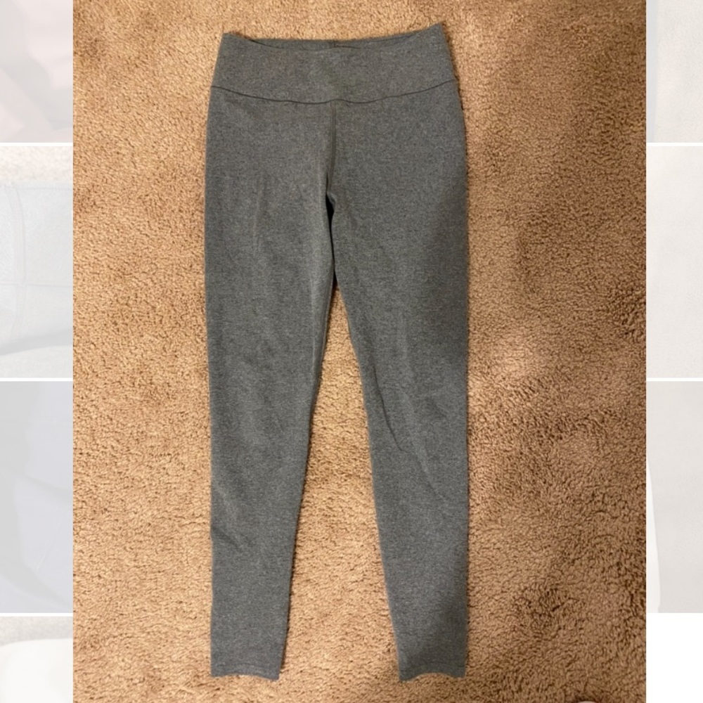 Grey Uniqlo leggings